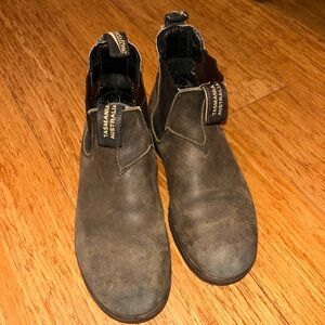 Blundstone women’s black Chelsea boots